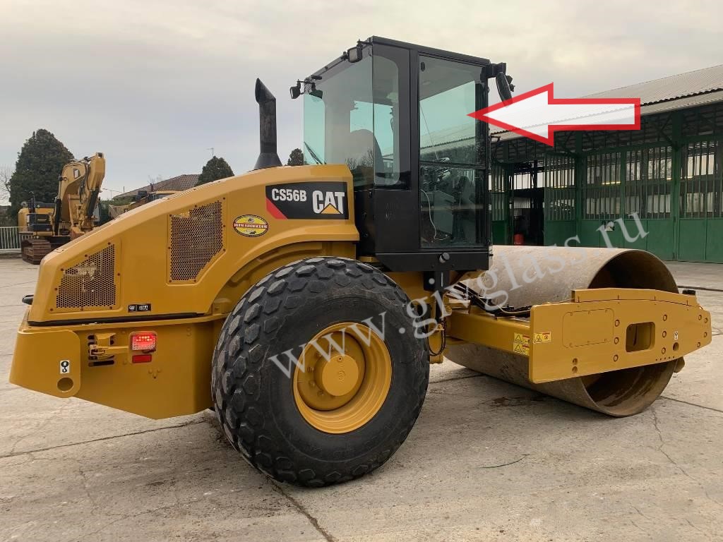 Каток Caterpillar CS 56 - Стекло правое верхнее (закалённое)