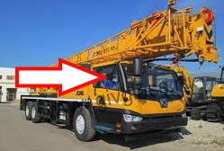 Автокран XCMG QY30K5 - Стекло дверное правое водителя крана (закаленное) 

толщина 4 мм, размер 725 мм * 850 мм