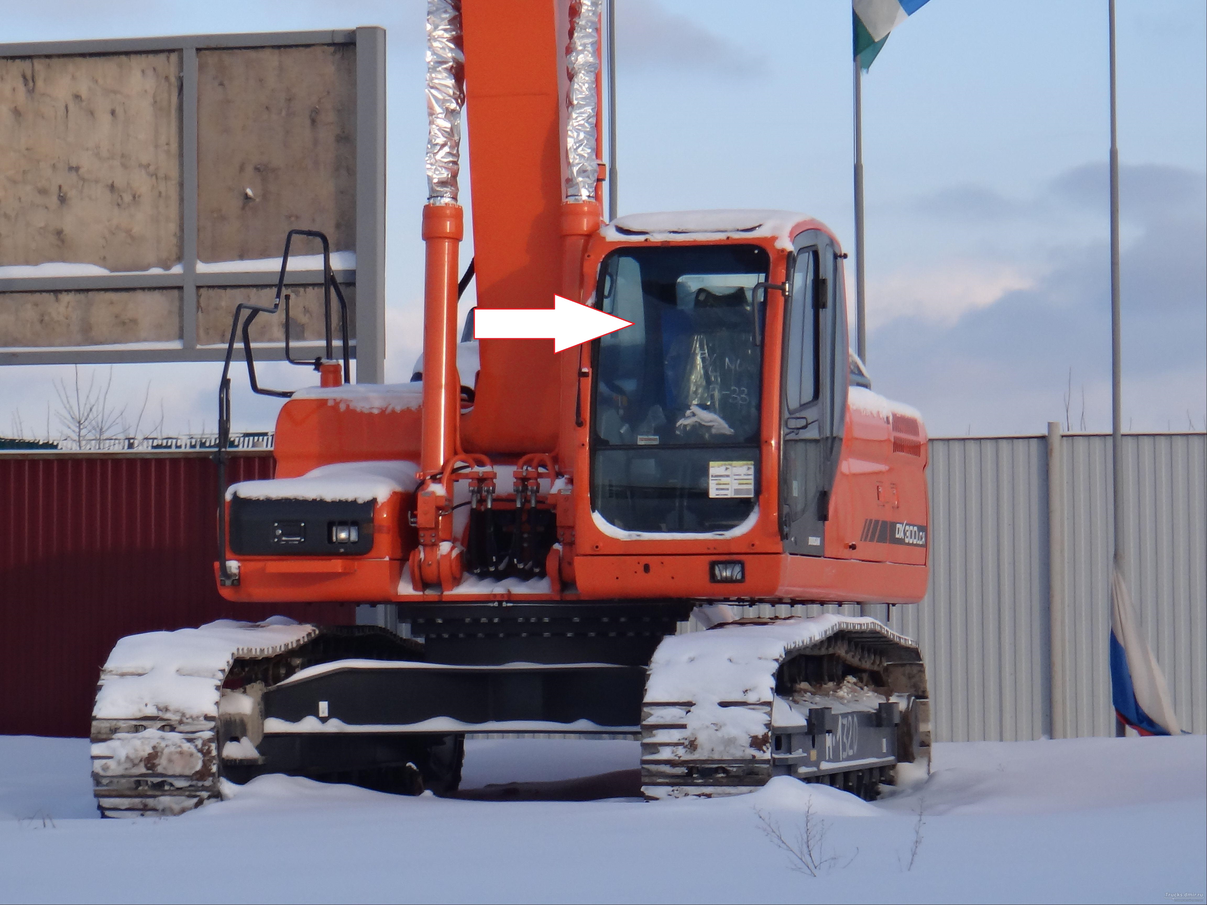 Стекло дверное верхнее ближе к лобовому для экскаватора DOOSAN DX 140 LC |DOOSAN DX 180 LC|DOOSANDX 225 LCA|DOOSANDX 225 NLCA|DOOSAN DX260 LCA|DOOSAN DX 300 LCA|DOOSAN DX 300 LCA SLR|DOOSAN DX 340 LCA|DOOSANDX 420 LC|DOOSAN DX 420 LCA|DOOSAN DX 480 LC|DOOSAN DX 520 LC|DOOSAN DX 140 W|DOOSAN DX 160 W|DOOSAN DX 190 W|DOOSAN DX 210 W| - Стекло лобовое верхнее (триплекс)