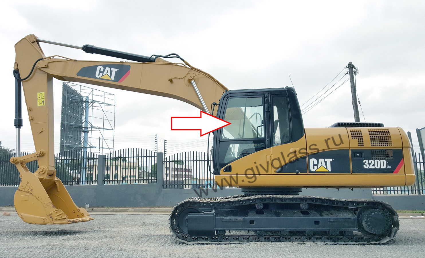 Экскаватор гусеничный Caterpillar 320 DL/324 DL/325 DL/319 DLN/320 DLN/320 D/ 312 D2L/329 DL/336DL - Стекло дверное левое верхнее в рамку ближе к лобовому стеклу ( закаленное) (крепления по средине)