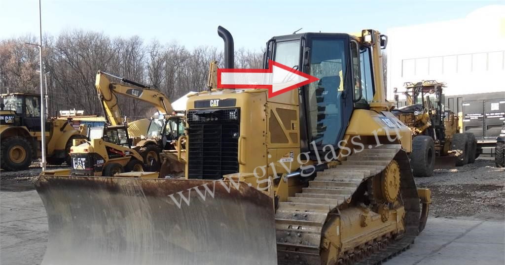 Бульдозер Caterpillar D6NXL - Стекло дверное левое (закаленное)