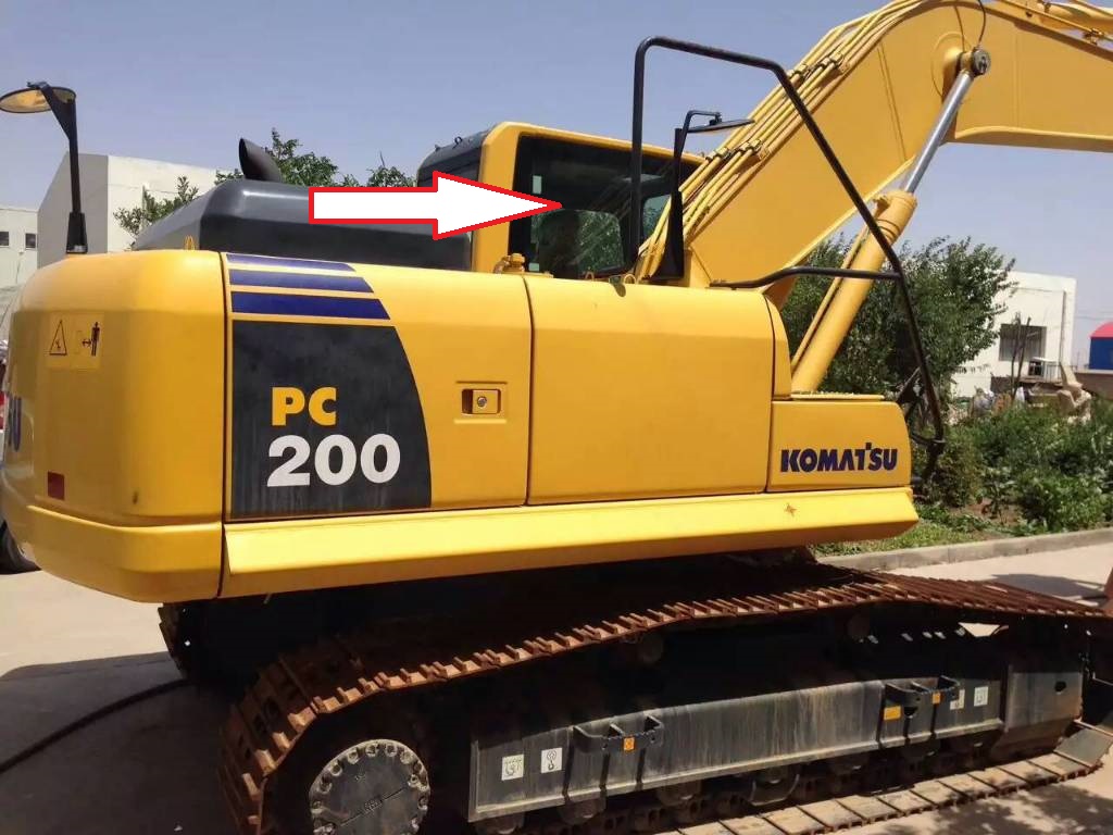 Экскаватор гусеничный Komatsu PC 200-8 | Komatsu PC 220-8 | Komatsu PC 300-8 | Komatsu PC 400-8 | Komatsu PC 750-8 | Komatsu PC 800-8 | ( 8 серия ) - Стекло правое возле стрелы 