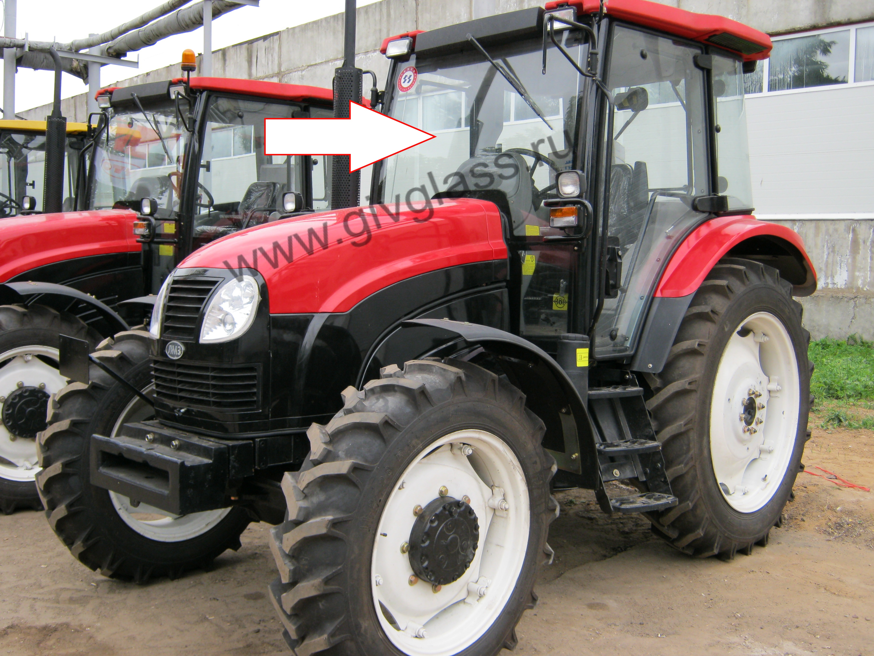 Трактор ЛМЗ-804  - Стекло лобовое  (триплекс),

размер 990*1260 мм