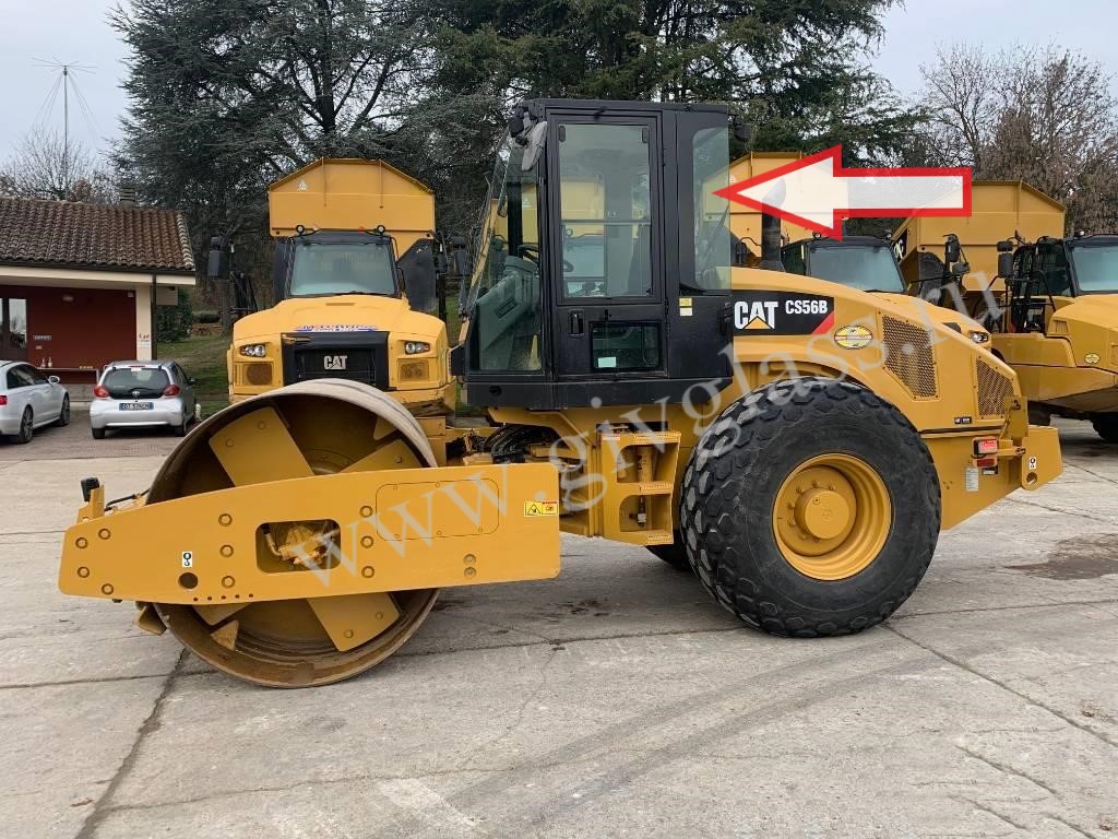 Каток Caterpillar CS 56 - Стекло заднее левое (закалённое)