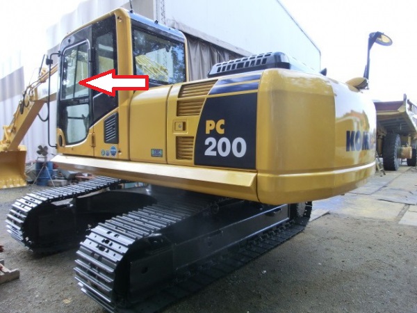 Экскаватор гусеничный Komatsu PC 200-8 | Komatsu PC 220-8 | Komatsu PC 300-8 | Komatsu PC 400-8 | Komatsu PC 750-8 | Komatsu PC 800-8 | ( 8 серия ) - Стекло дверное верхнее (форточка ближе к заднему стеклу)