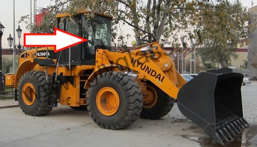 Фронтальный погрузчик HYUNDAI SL760 / SL763/ SL765 - Стекло лобовое правое (триплекс), размер 405 мм * 1500 мм