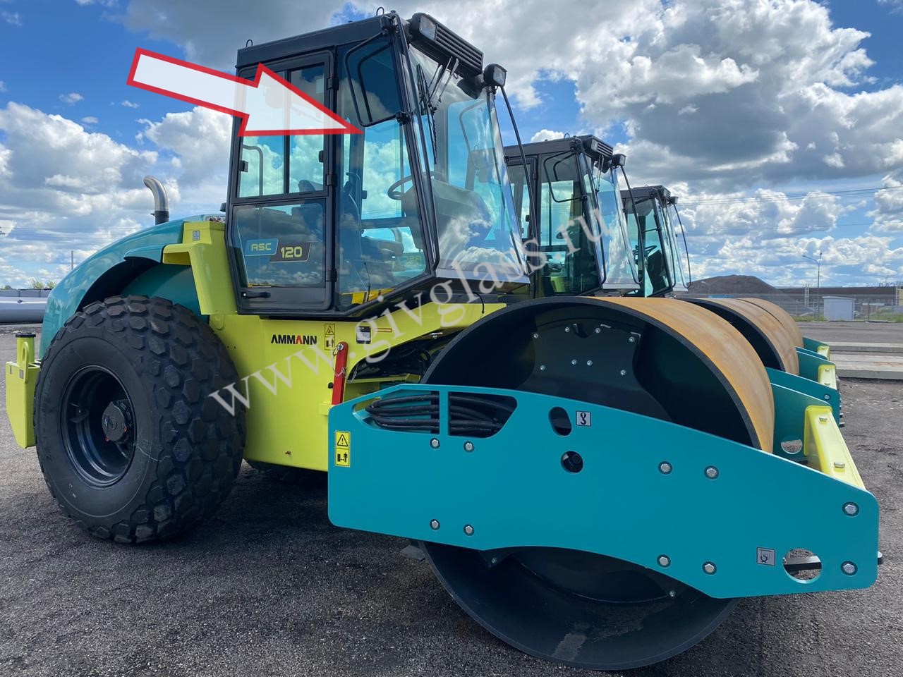 Каток Ammann ASC 90/ASC 120/ASC 200 - Стекло лобовое правое (закаленное)