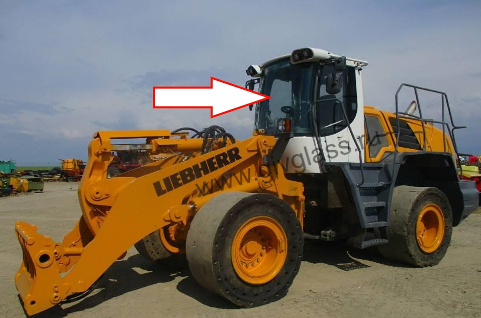 Фронтальный погрузчик LIEBHERR L556 - Стекло лобовое (триплекс), размеры 1780 мм * 1240 мм

