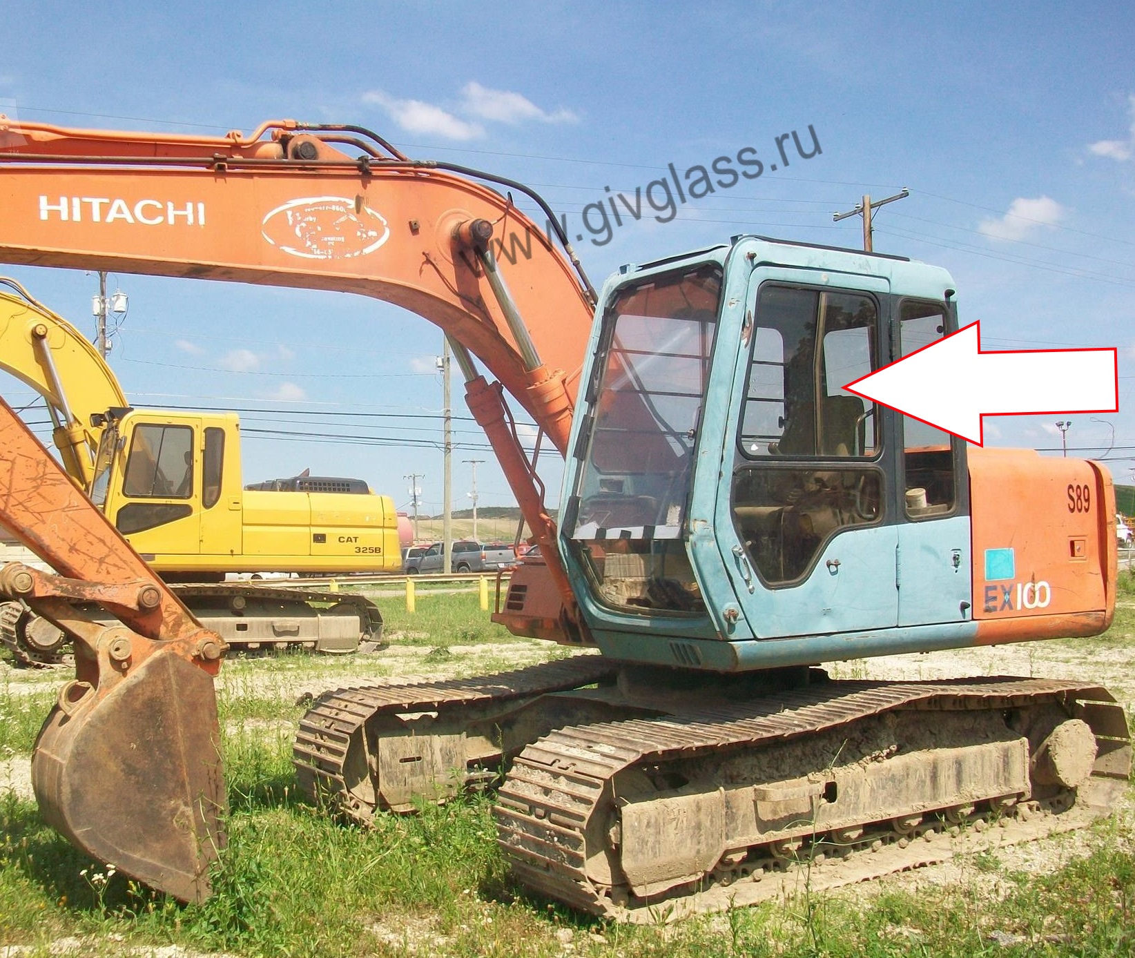 Экскаватор гусеничный Hitachi EX100/120/200/300-3 серия - Стекло дверное верхнее левое подвижная форточка ближе к заднему (закаленное)