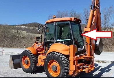 Экскаватор-погрузчик Fiat Hitachi FB 100-2/200-2  - Стекло заднее с шелкографией и отверстиями (закалённое) 