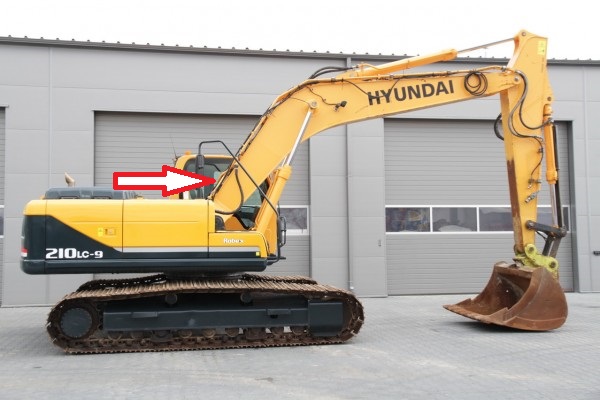 Экскаватор HYUNDAI ROBEX 210 LC-9,260 LC-9, 290 LC-9, 300 LC-9 330 LC-9, 450 LC-9, 480 LC-9. 2011 - Стекло правое возле стрелы (закаленное)