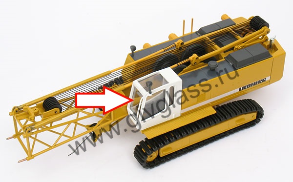 Гусеничный кран LIEBHERR HS 843 - Стекло лобовое  (триплекс), размер 1070 мм * 830 мм с вырезом под дворник