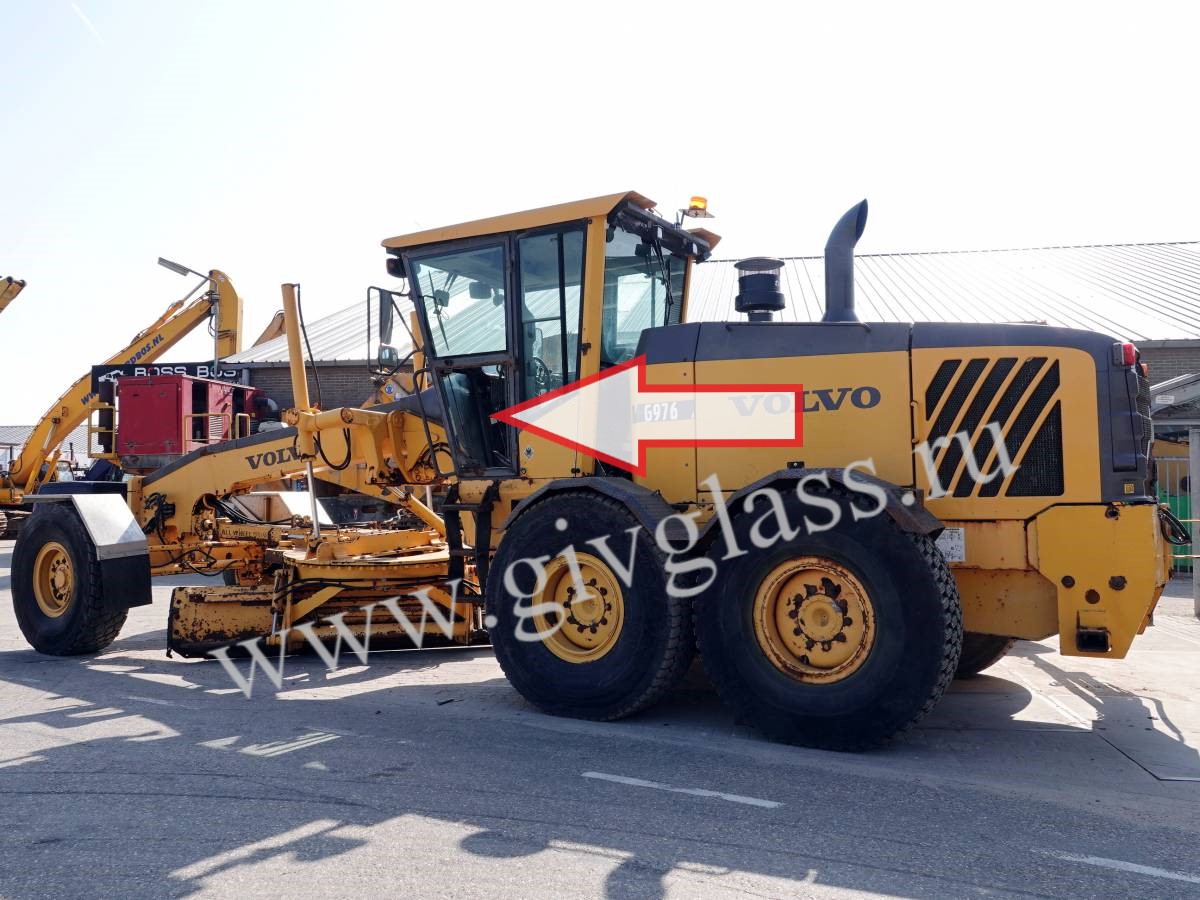 Грейдер Volvo G 976 - Стекло дверное нижнее правое (закалённое)