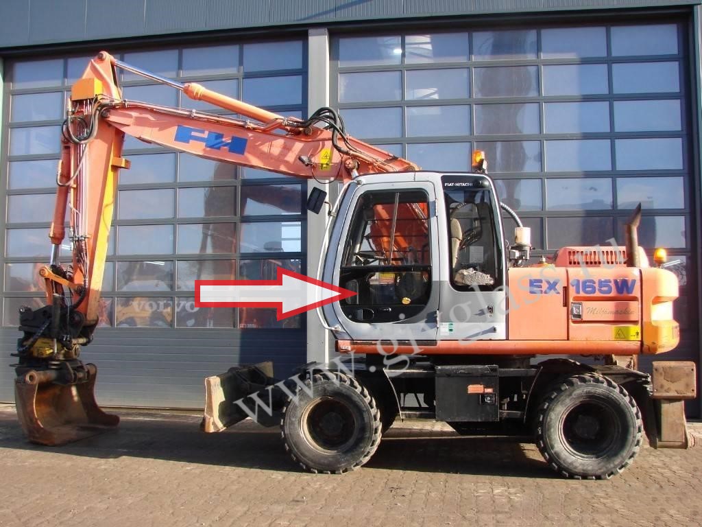 Экскаватор гусеничный Fiat Hitachi ex 165/255/355 5 серии - Стекло дверное нижнее (закаленное)