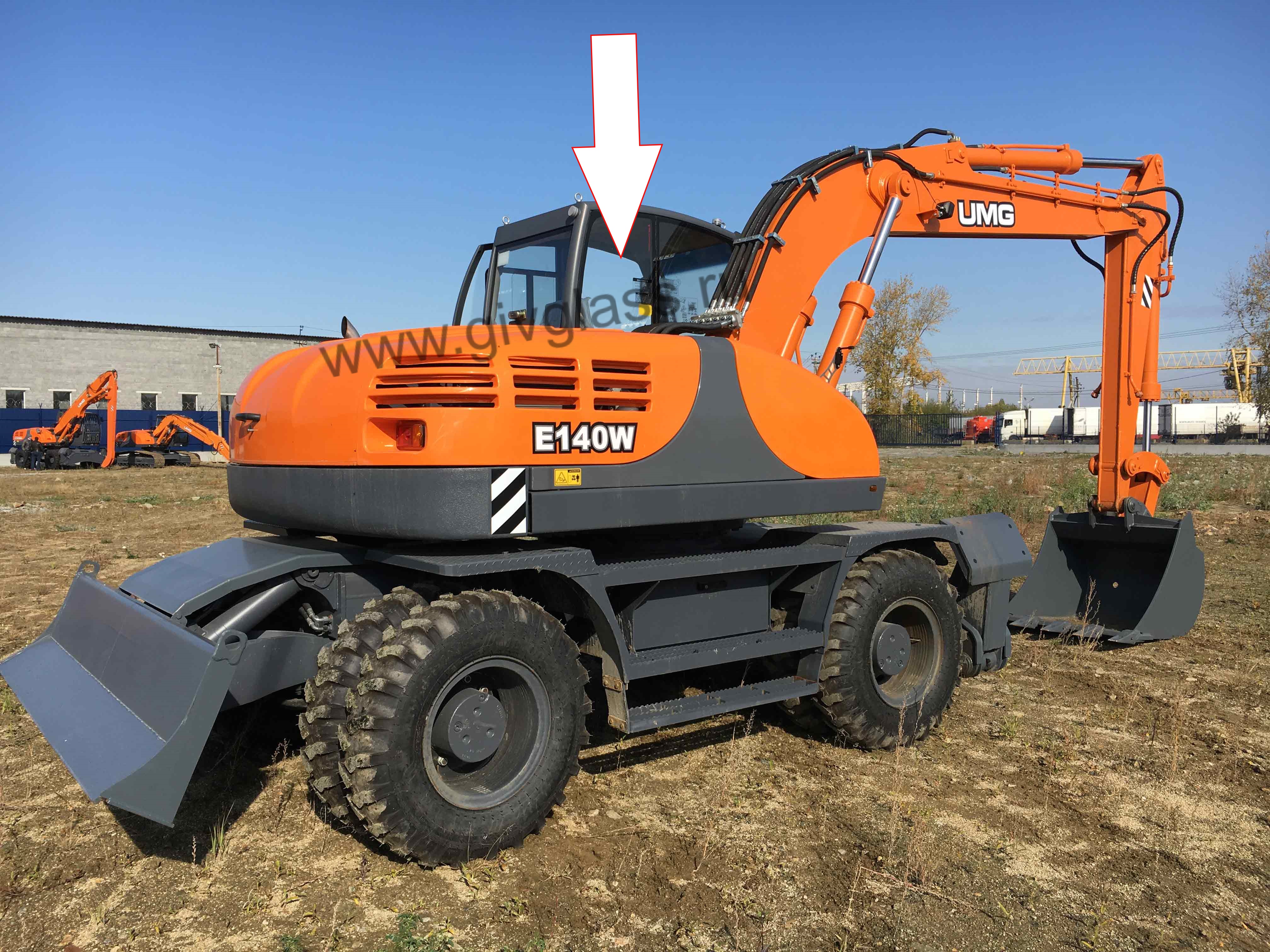 Экскаватор Эксмаш UMG Е140WLC - Е280WLC - Стекло кузовное правое (триплекс/закаленное)