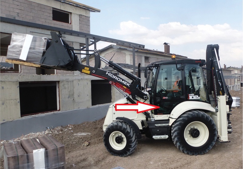 Экскаватор погрузчик HIDROMEK 102B - Стекло дверное левое нижнее ( закаленное ) 
2011-