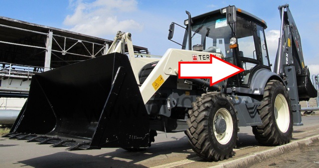 Экскаватор-погрузчик TEREX TLB 815 - Cтекло дверное нижнее левое,

№ 1TJ0003M1
