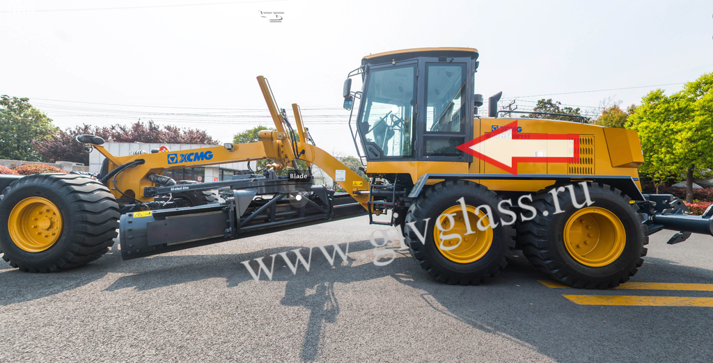 Грейдер XCMG GR215A - Стекло кузовное левое нижнее (закаленное)