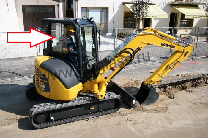 Мини-экскаватор KOMATSU PC-55MR - Cтекло правое форточка задняя