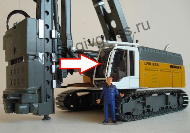 Буровая установка LIEBHERR LRB255 - Стекло лобовое верхнее (закаленное), толщина 6 мм, размер 840 мм * 1080 мм, 11 отверстий