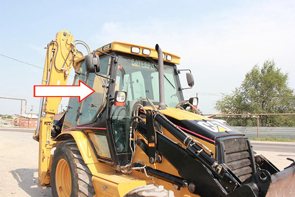 Экскаватор-погрузчик Caterpillar 428 D 97/432 D 97 - Стекло дверное верхнее правое ( закаленное )