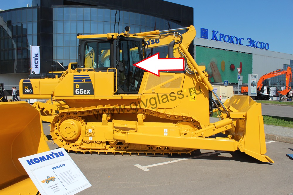 Бульдозер KOMATSU D65EX, D65EX-PX GALEO, D85EX-PX GALEO - Cтекло дверное правое (закаленное), размер 1136 мм * 695 мм 