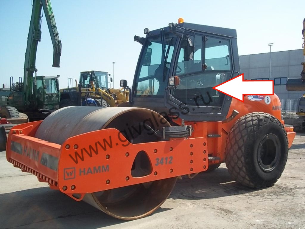 Каток HAMM 3412 / 3412 HT / 3416 / 3416 HT / 3520 / 3520 HT - Стекло дверное левое нижнее (закаленное)