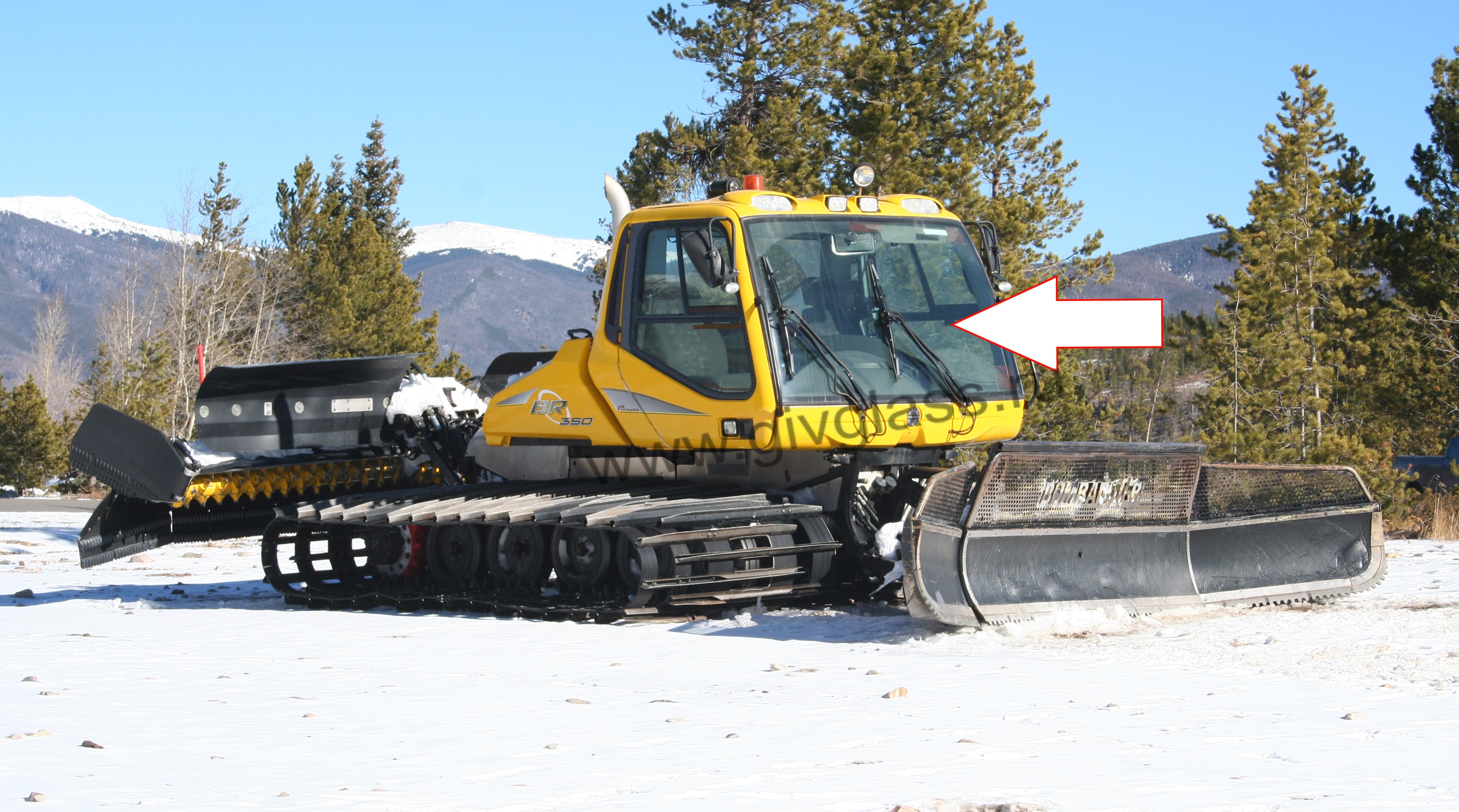 Снегоуплотнительная машина PRINOTH BR 350 - Стекло лобовое (триплекс), размер 1275 мм * 2240 мм, доступна опция с обогревом

 