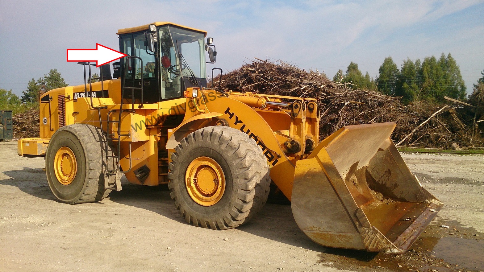 Фронтальный погрузчик HYUNDAI HL780-7a/ HL770-7a/ HL760-7a - Стекло заднее правое (закаленное)
