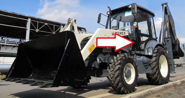 Экскаватор-погрузчик TEREX TLB 815 - Cтекло лобовое нижнее левое, № 6099903M1 