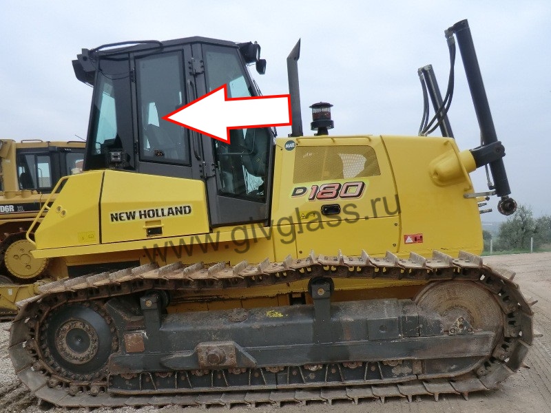 Бульдозер New Holland D180 - Cтекло среднее правое (закаленное)

​