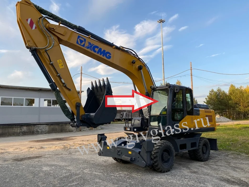 Гусеничный экскаватор XCMG XE210WB  - Стекло лобовое верхнее (закаленное)