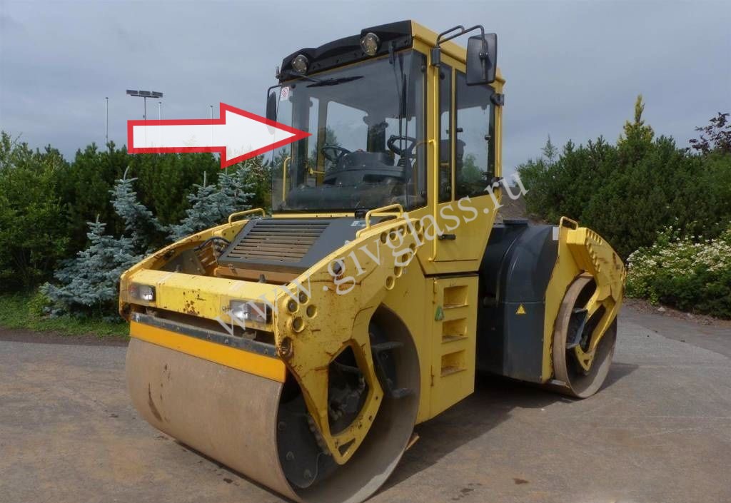 Каток Bomag BW 161 AC - Стекло лобовое среднее (закаленное)