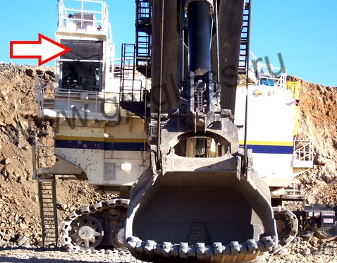 Карьерный экскаватор BUCYRUS 495 HD - Стекло лобовое верхнее (триплекс), толщина 6 мм, размер 2089 мм * 977 мм 