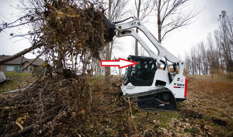 Мини-погрузчик BOBCAT T650/T650H/T770/S510/S530/S550/S570 S590/S630/A770/S630/S650/S750/S770/S850/T550/T590/T630/T750 - Стекло боковое верхнее левое и правое сдвижная форточка (закаленное) 