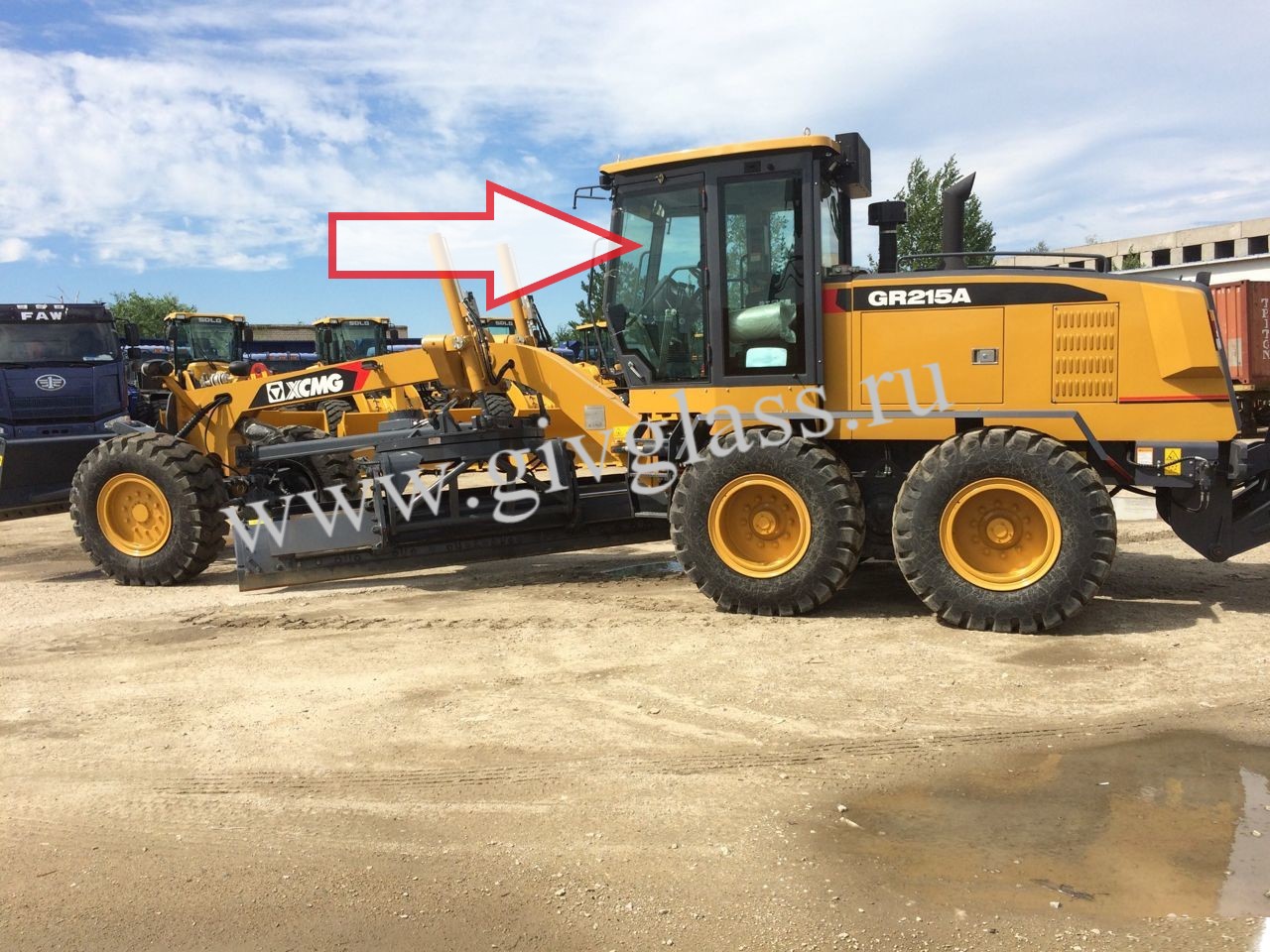 Грейдер XCMG GR215A - Стекло дверное левое (закаленное)